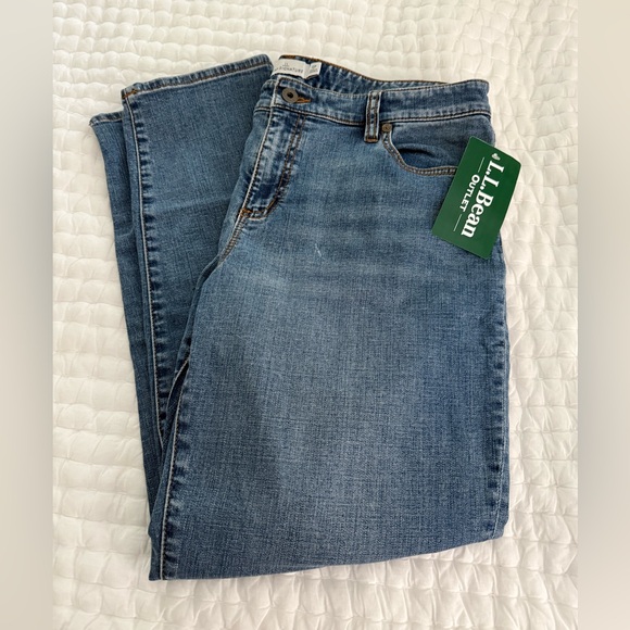 LL Bean Boyfriend Jeans - petite - Picture 4 of 5